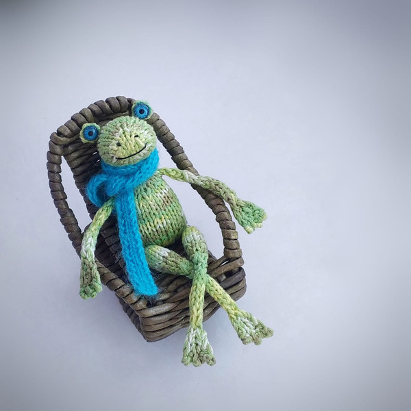 Frog Knitting Pattern, knitted amigurumi toy, toad plush toy - Inspire  Uplift