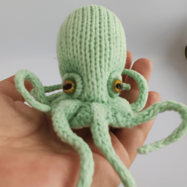 Octopus toy knitting pattern, cute knitted toy, seaside animal, octopus tutorial, stuffed animal pattern, handmade toy 11.jpg