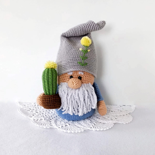 crochet gnome and cactus