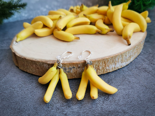 banana earrings.png