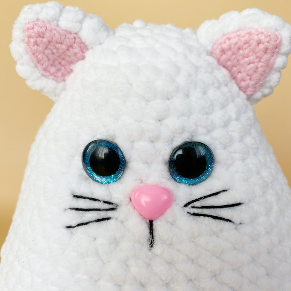 White crochet cat