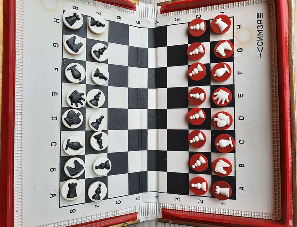 simza_travel_chess4.jpg