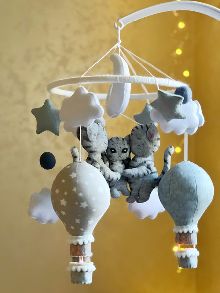 Cats family crib mobile Nursery decor Baby mobile musical Felt toys mobile Bebe
