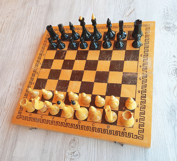chess_set_shabby_board91.jpg
