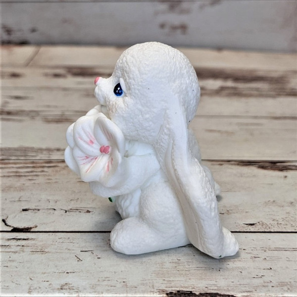 Bunny with flowers - silicone mold - Inspire Uplift