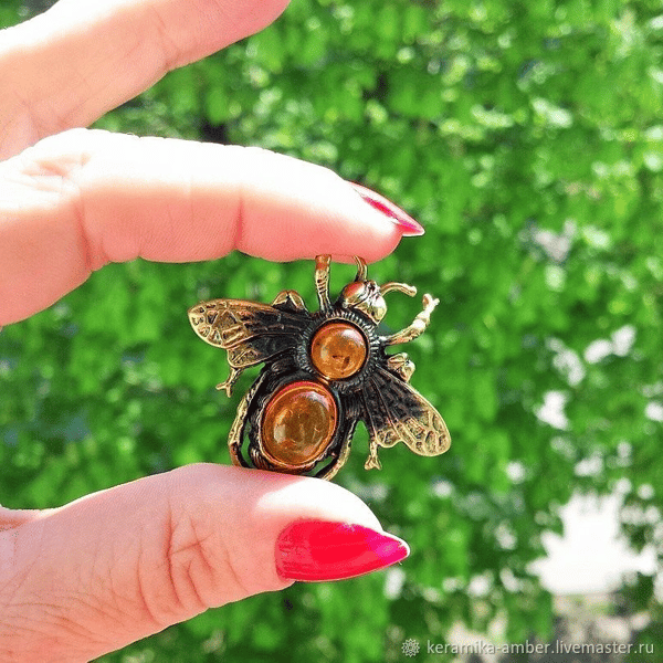 Cute Bee brooch Amber Jewelry Spring Summer Brooch unique Handmade Gift Women Girl Nature insect Jewelry Mother's day gift for mom, sister, girlfriend.jpg