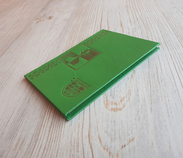 green_booklet1.jpg