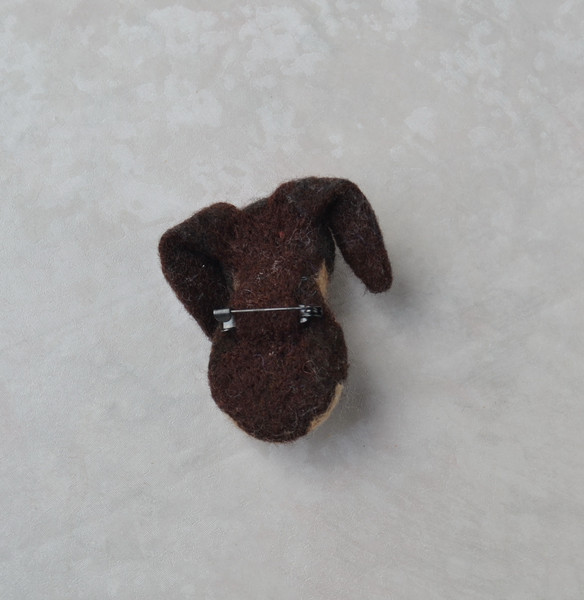 Dachshund dog portrait pin (4).JPG