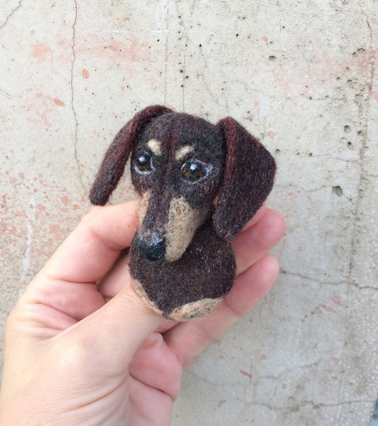 Dachshund dog portrait pin (8).JPG