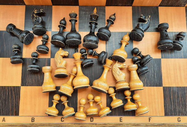 old_chessmen_good_style9+.jpg