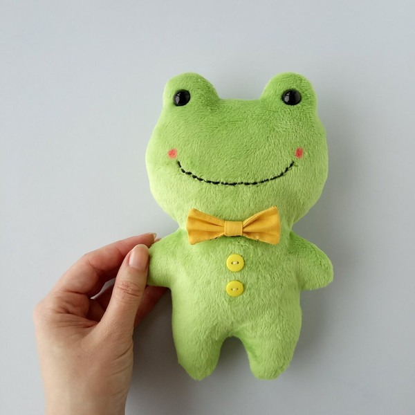 Frog Plush Pattern - Beginner Friendly (in 2 sizes) - Inspire Uplift