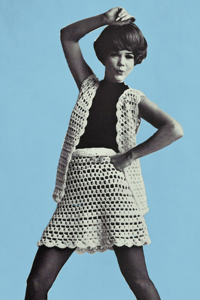 vintage crochet pattern mini-skirt
