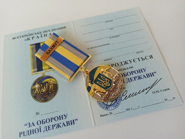 ukrainian-medal-bakhmut-glory-ukraine-1.jpg