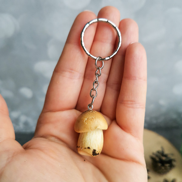 mushroom keychain.jpg