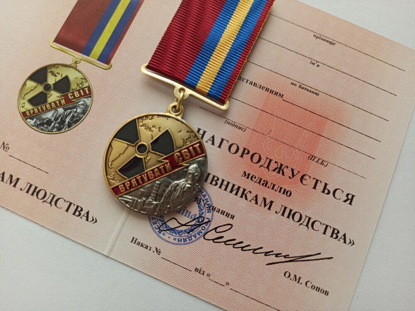 chernobyl-cross-badge-glory-to-ukraine-4.jpg