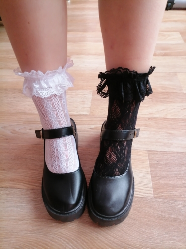 frilly lace socks girls.jpg