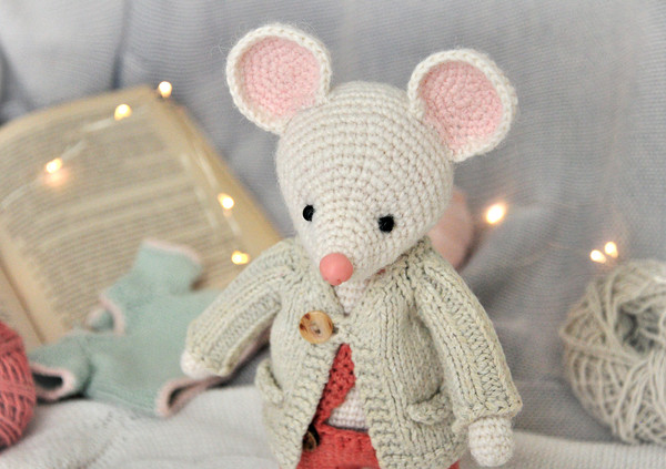crochet-pattern-mouse-toy-amigurumi-boy.jpg