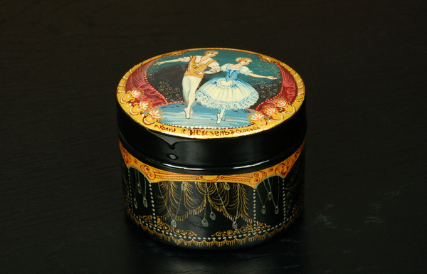 Giselle ballet lacquer box
