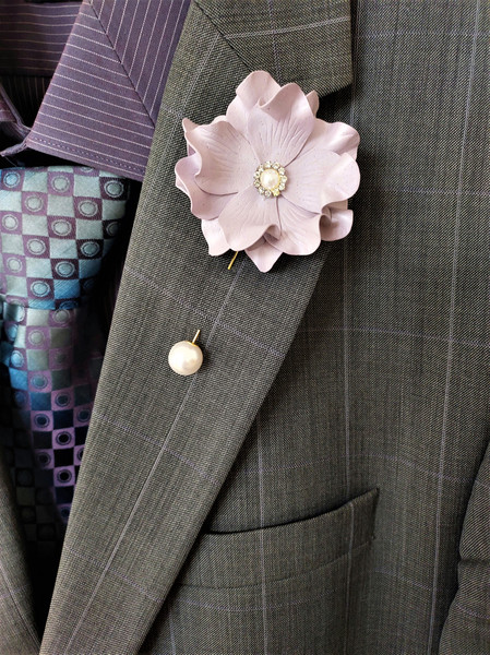 DIY Flower Lapel Pin for men suit . / how to make a lapel pin for wedding.  / Diy flower boutonniere. 