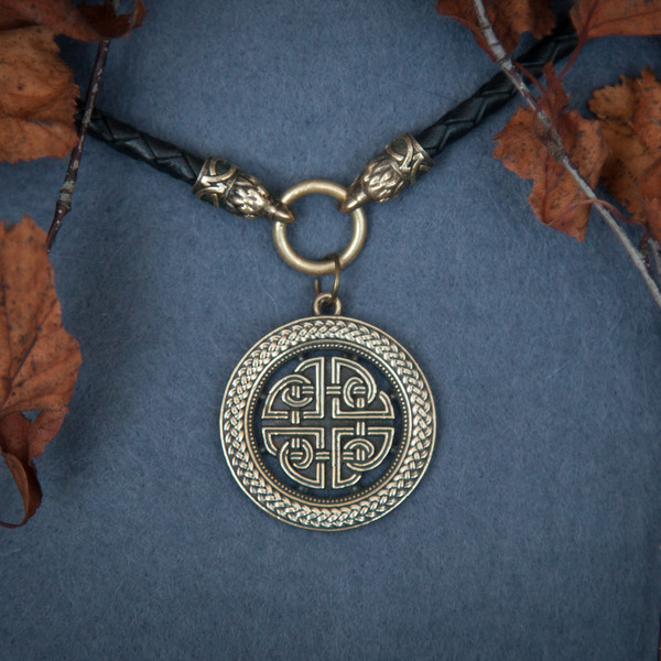 celtic-knot-necklace