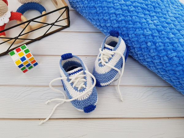 crochet baby booties.jpg
