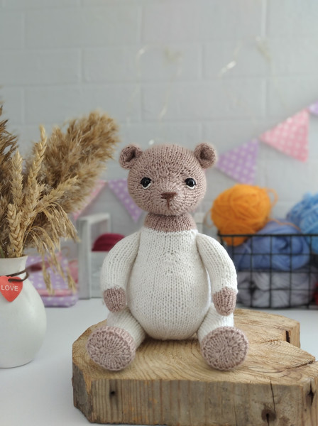 Spring teddy bear knitting pattern.jpg