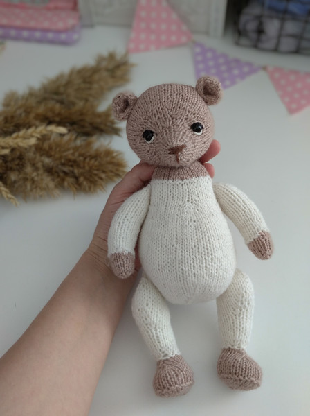 Spring teddy bear knitting pattern by Ola Oslopova.jpg