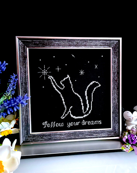 Follow Your Dreams Cat finished 4 without strazes.jpg