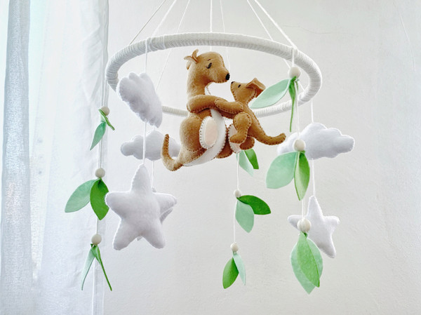 kangaroo-baby-crib-mobile-australian-animals-baby-nursery-decor-1.jpg