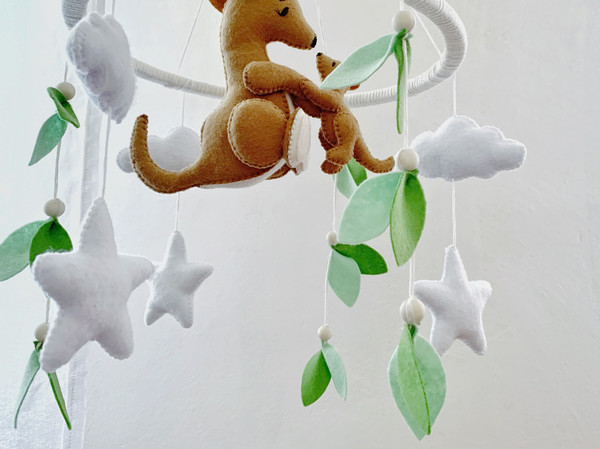 kangaroo-baby-crib-mobile-australian-animals-baby-nursery-decor-3.jpg