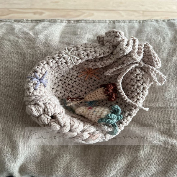 1080x1080_Baby Bunny Boo crochet pattern  Häkelanleitung  Mini Hase am Stück,  Amigurumi  Deutsch+ English  pdf © - 10.jpg
