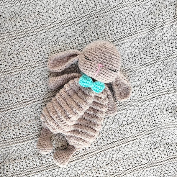 beige plush crochet comforter bunny turquoise bow.jpg