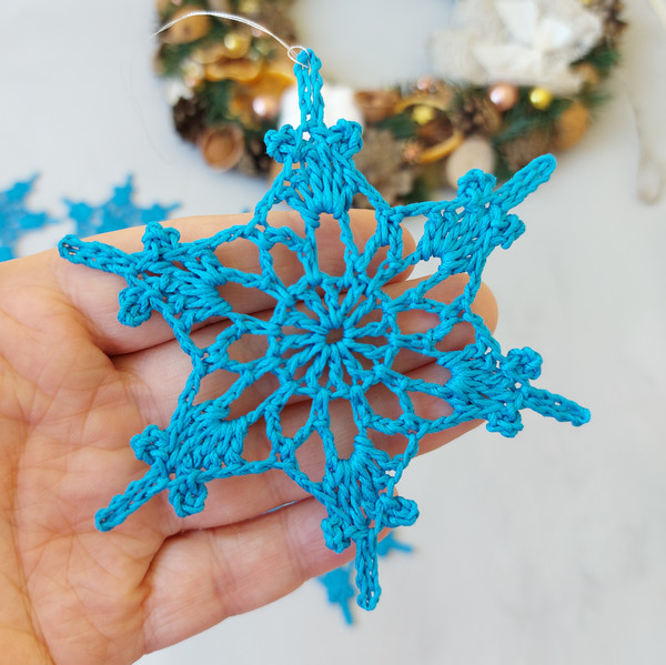 Christmas tree decorations crochet snowflakes blue.jpg
