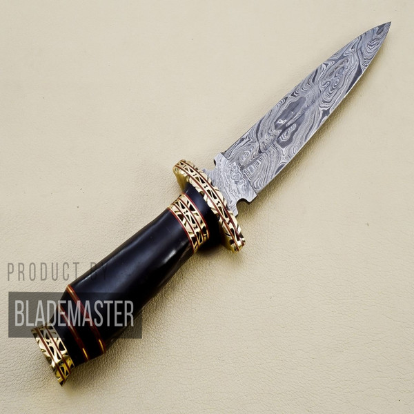 Custom-Damascus-Hunting-Knife-with-FREE-Leather-Sheath-Hand-Forged-High-Quality-Damascus-Steel-Blade (3).jpg