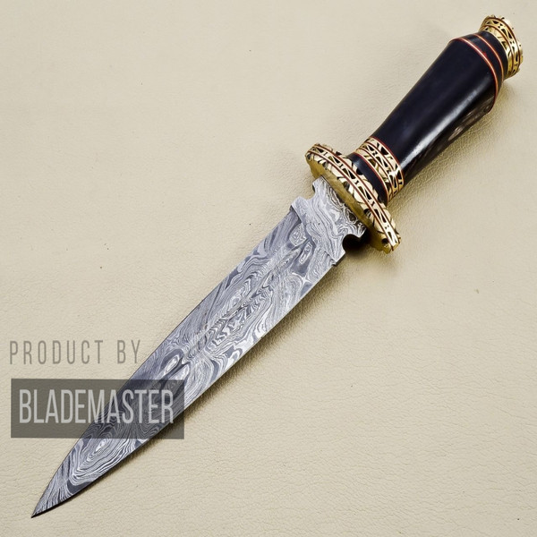 Custom-Damascus-Hunting-Knife-with-FREE-Leather-Sheath-Hand-Forged-High-Quality-Damascus-Steel-Blade (4).jpg