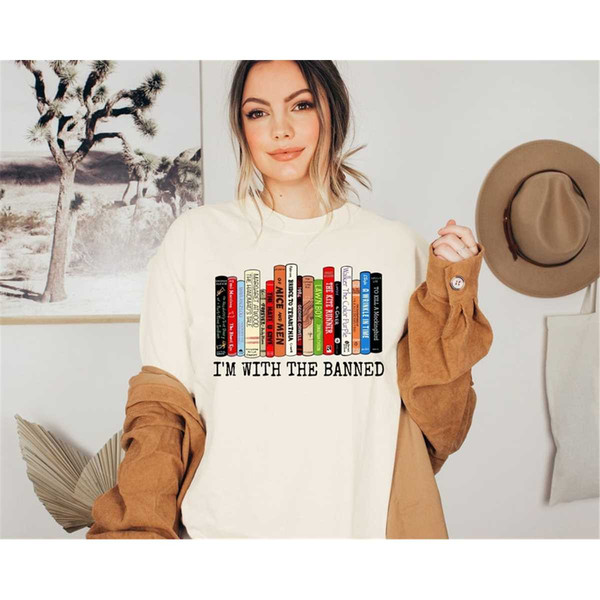 MR-1652023105149-im-with-the-banned-shirt-anti-banned-book-shirt-books-image-1.jpg