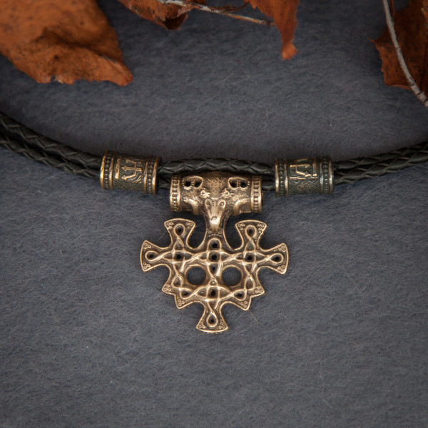 leather-viking-necklace