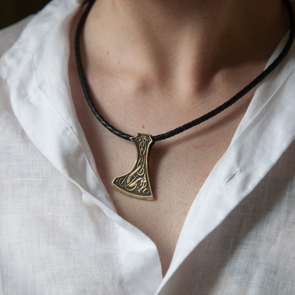 viking-leather-necklace