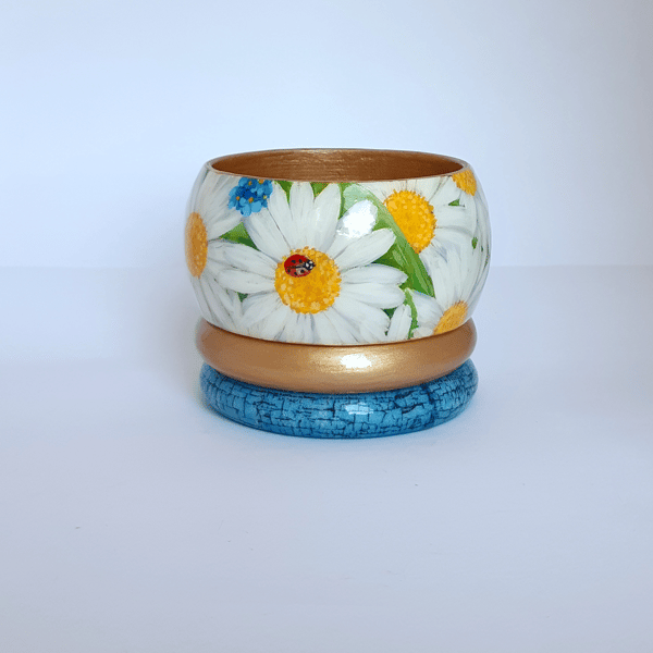 A set of bracelets with daisies (4).jpg