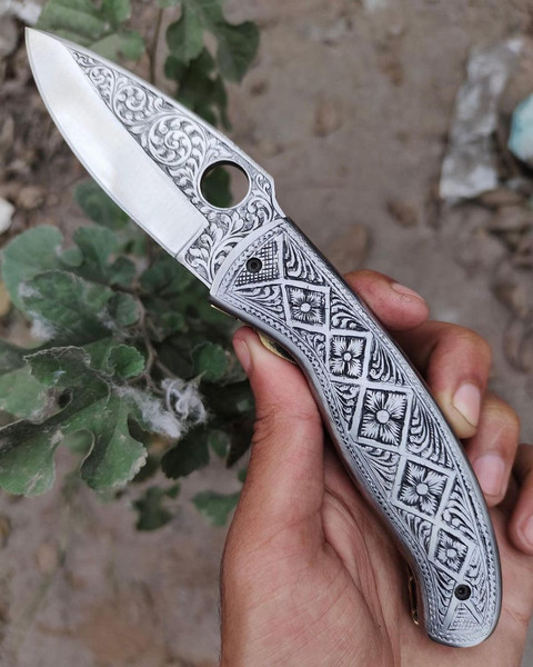 Unique Handmade Golden Fish Engraved Pocket Knife Damascus Folding