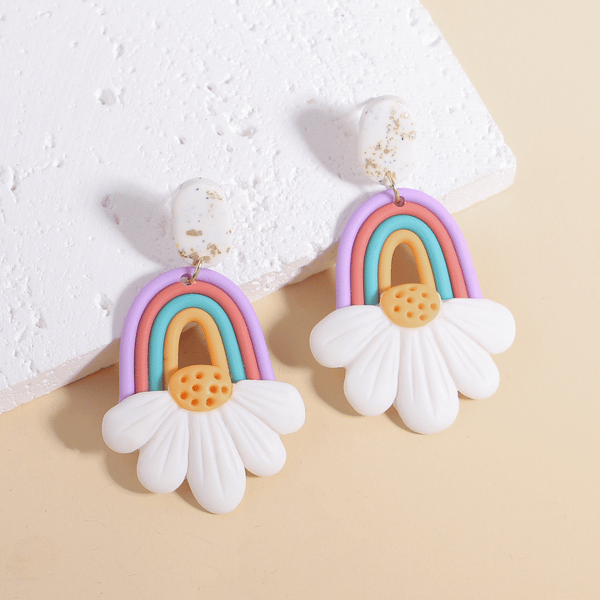 And my first post this year! A new pair of beautiful earrings with miniature  flowers. Composition: cream roses, lathyrus, blue anemone flowers. Air-dry  clay. : r/crafts