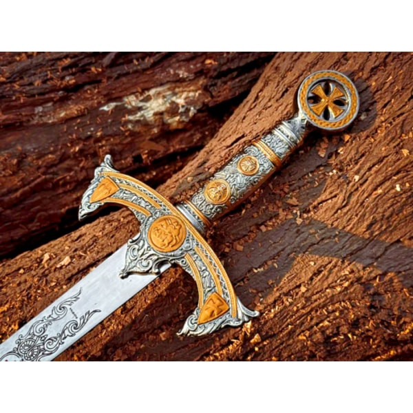 The-Medieval-Knights-Templar-Sword-A-King-Arthur-Inspired-Historical-Masterpiece-USA-VANGUARD-Excalibur's-Legacy (6).jpg