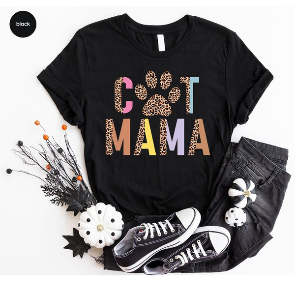 Aesthetic Cat Mom Paw Graphic Tees, Cute Leopard Paw Print Cat Mama Crewneck Sweatshirt, Cat Mom Gifts, Cat Owner Womens Clothing - 1.jpg