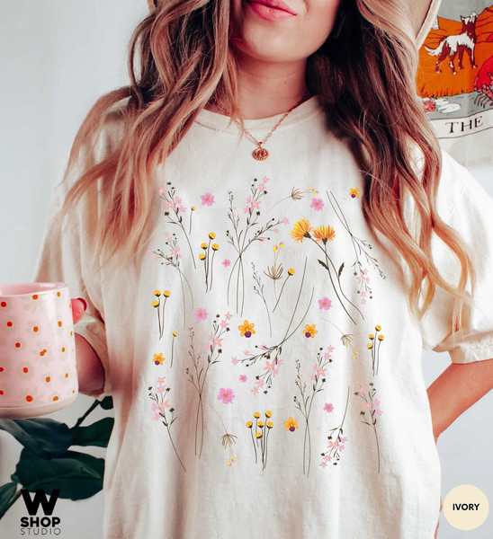Wildflower Tshirt, Wild Flowers Shirt, Floral Tshirt, Flower Shirt, Gift for Women, Ladies Tee, Best Friend Gift, Comfort Colors, Oversized - 1.jpg