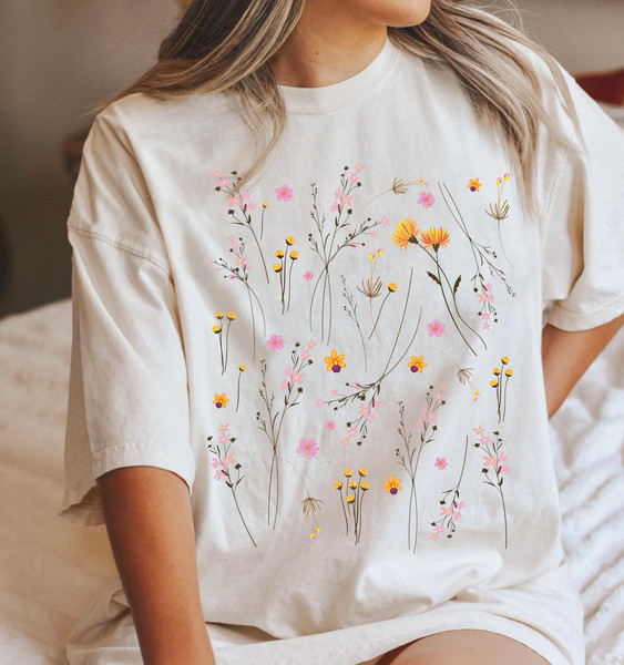 Wildflower Tshirt, Wild Flowers Shirt, Floral Tshirt, Flower Shirt, Gift for Women, Ladies Tee, Best Friend Gift, Comfort Colors, Oversized - 6.jpg