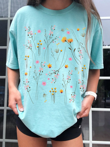 Wildflower Tshirt, Wild Flowers Shirt, Floral Tshirt, Flower Shirt, Gift for Women, Ladies Tee, Best Friend Gift, Comfort Colors, Oversized - 8.jpg