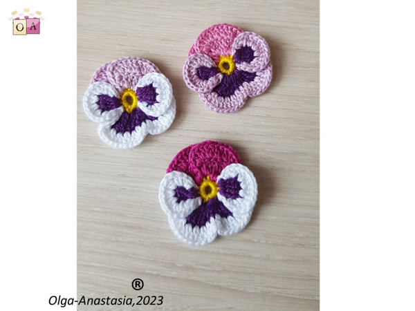 Pansies_flower_crochet_pattern (7).jpg