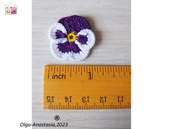 Pansies_flower_crochet_pattern (3).jpg