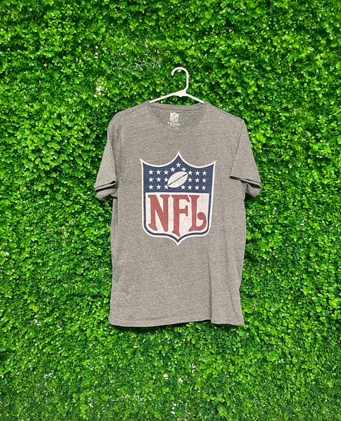 Vintage NFL T-shirt - Adult Mens Medium - P28 - 1.jpg