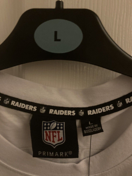 NFL Raiders black & white t-shirt - Size Medium - 3.jpg